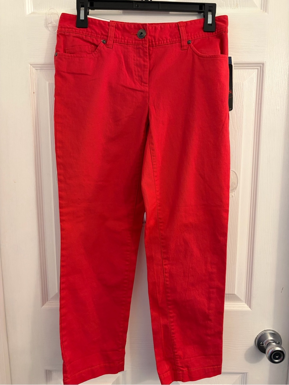 Dalia Collection Bright Red Capri Pants. Size 2 NWT $10